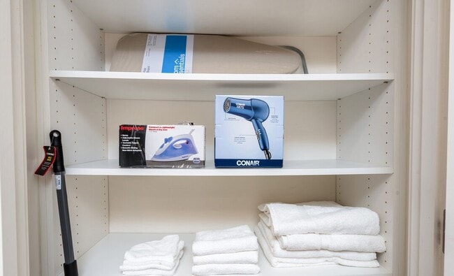 Photo - 1070 S Bedford St Unidad 102 Rental