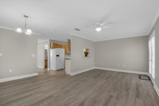 Photo - 537 Wingspan Way