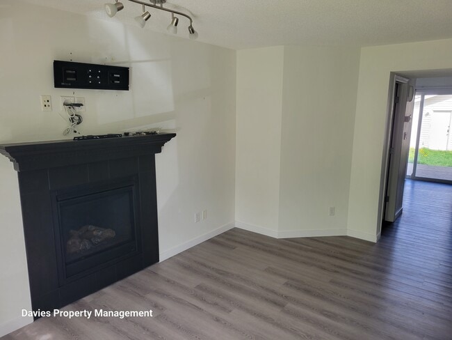 Photo - 6041-6214 214 St
