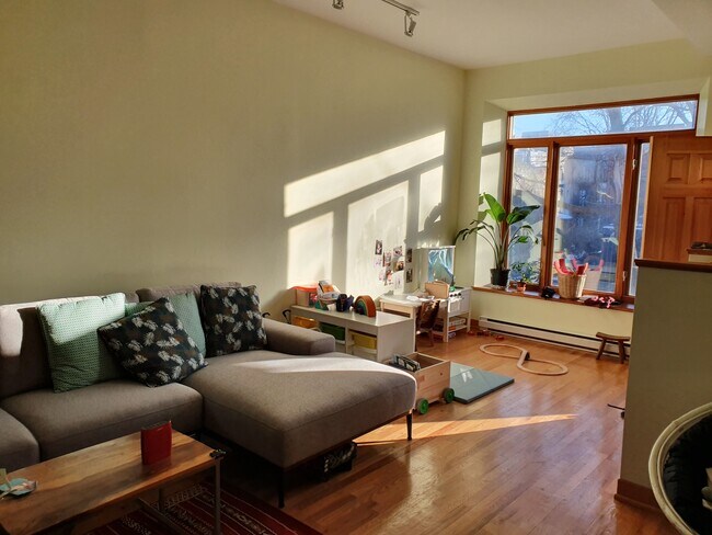 Photo - 4087 Av Laval Unit 4087 Av LAval