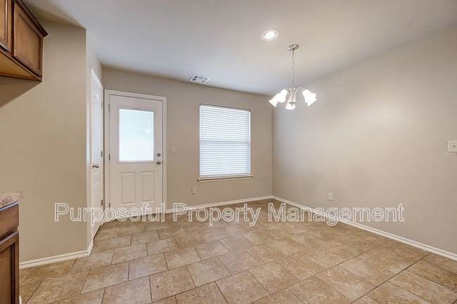 Photo - 615 W Shadow Ridge Way