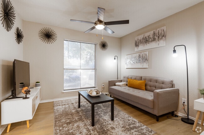 Studio - 400SF