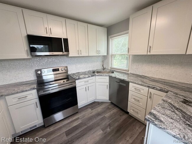 Photo - 2061 Inkster Rd