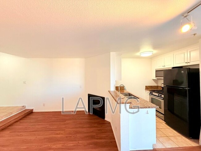 Photo - 7320 Hawthorn Ave