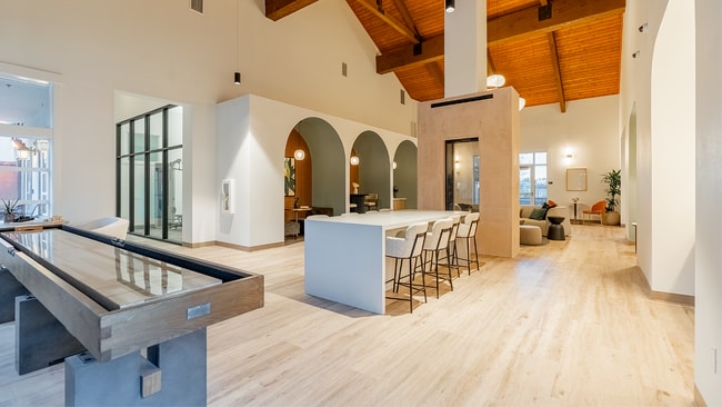 A7409291 - 850 on the Avenue