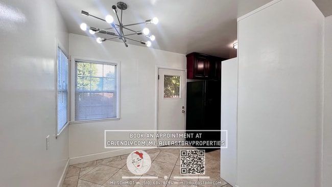 Photo - Beautiful 3 bedroom home with large backya...