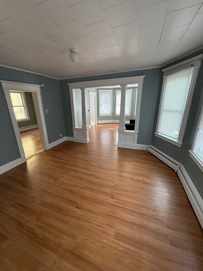 Photo - 76 Lounsbury Ave Unidad 2nd floor