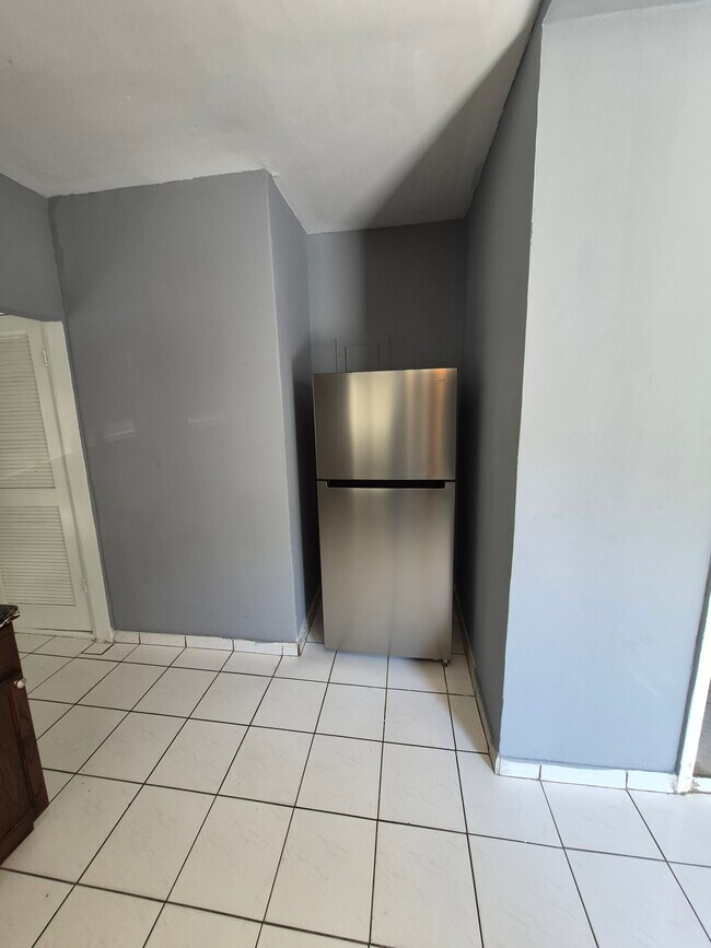 Photo - 1068 NW 31st St