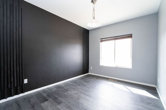 Photo - 575 Solano Dr