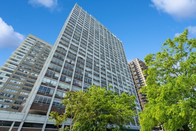 Building Photo - 6171 N Sheridan Rd Unit 309 Rental