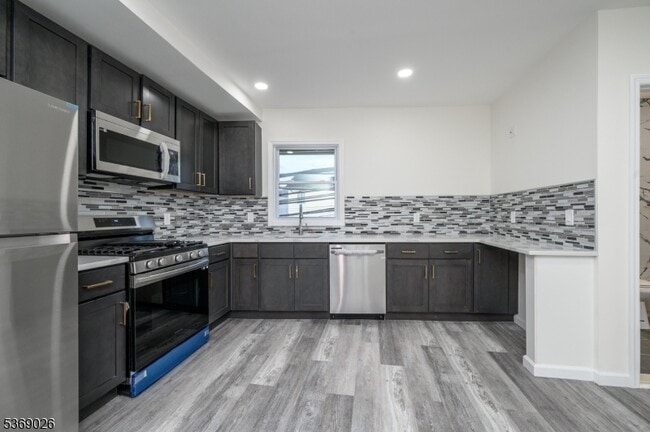 Building Photo - 287 Orange St Unit 3 Rental