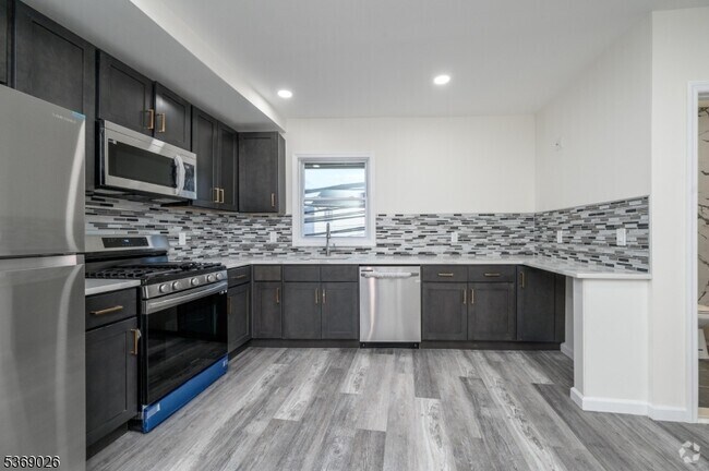 Building Photo - 287 Orange St Rental