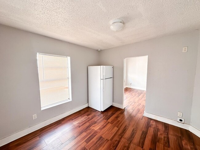 Photo - 2711 Avenue K