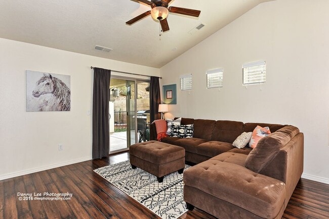 2605 E Hilltop Ledge Dr