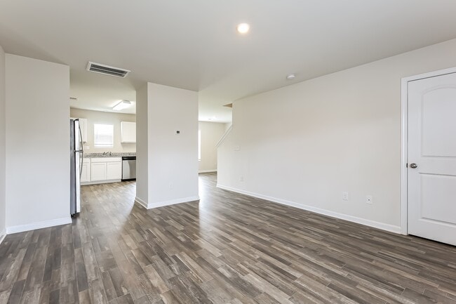 Photo - 514 Spring Ln