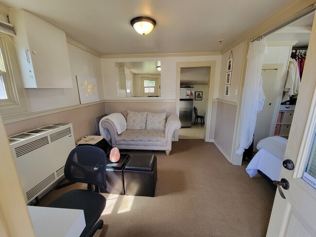 Photo - 1675 Ulster St