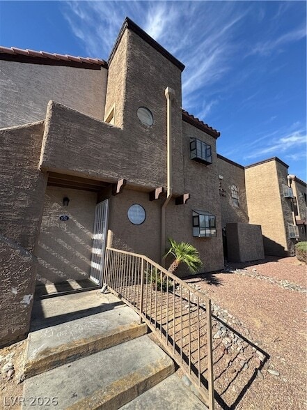 Building Photo - 2985 Juniper Hills Blvd Unit 102
