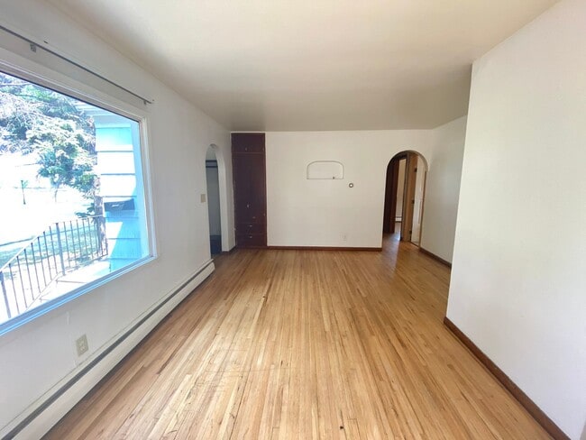 Photo - 4 Bed 2 Bath Home!