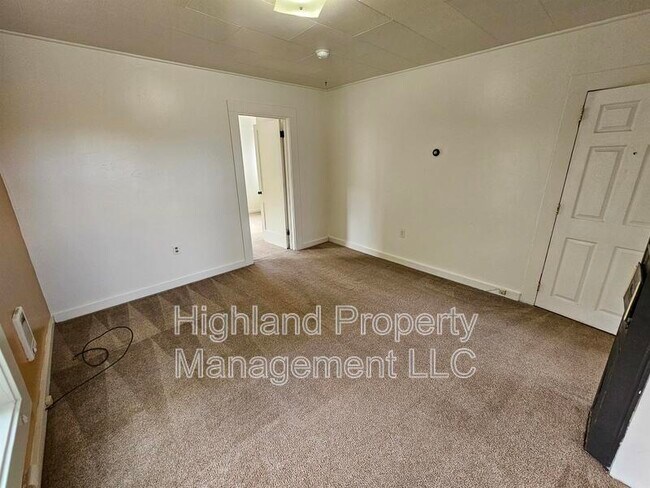 Photo - 325 NE Kamiaken St