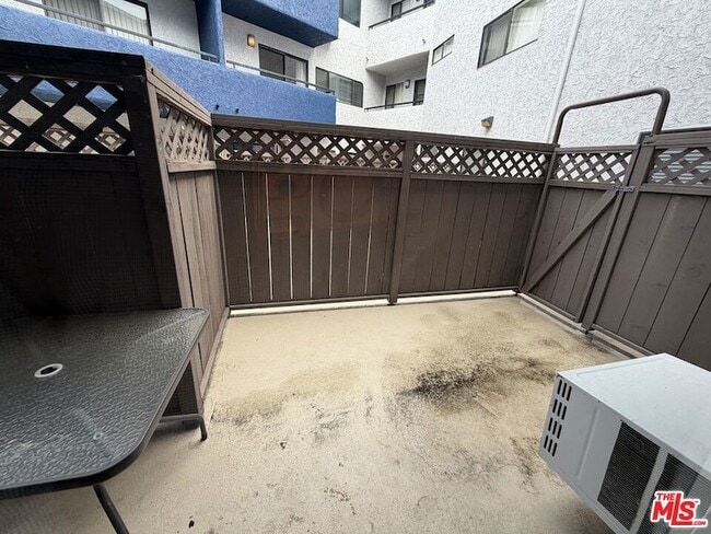 Photo - 10982 Roebling Ave