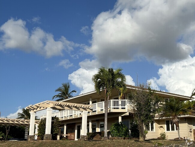 Building Photo - 305 Kainoe St Rental