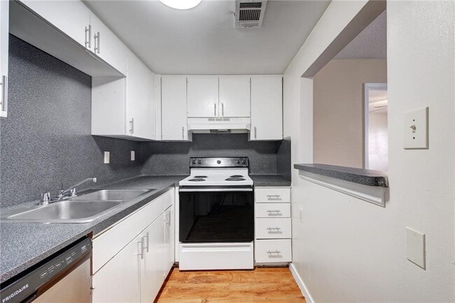 Photo - 1717 W 35th St Unit 107