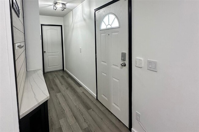 Photo - 1601 E Slaughter Ln