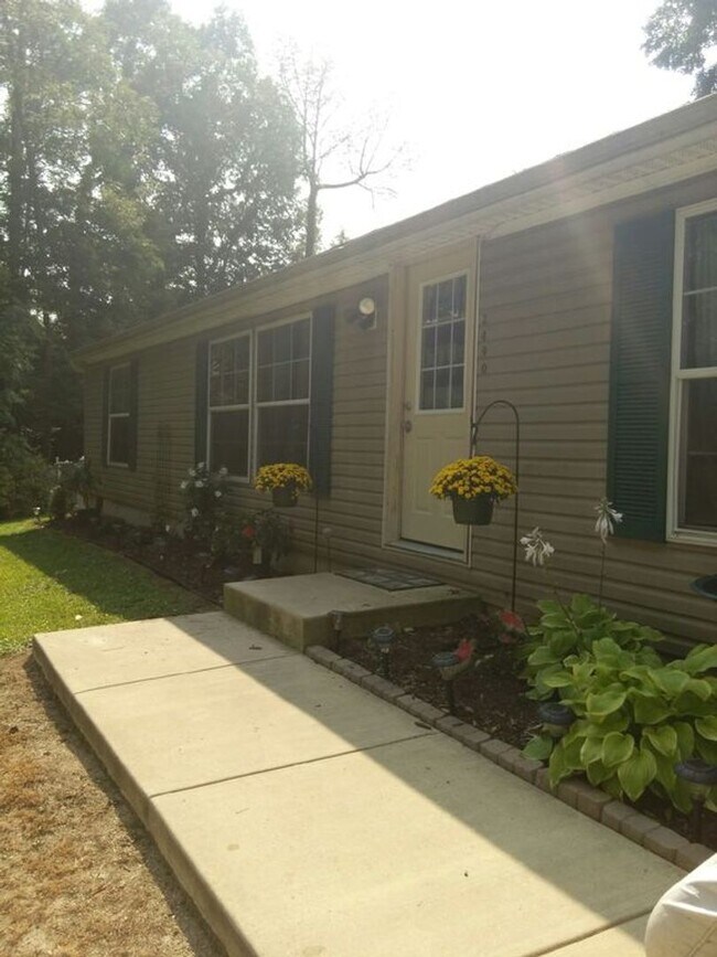 Building Photo - 3 Bedroom Home