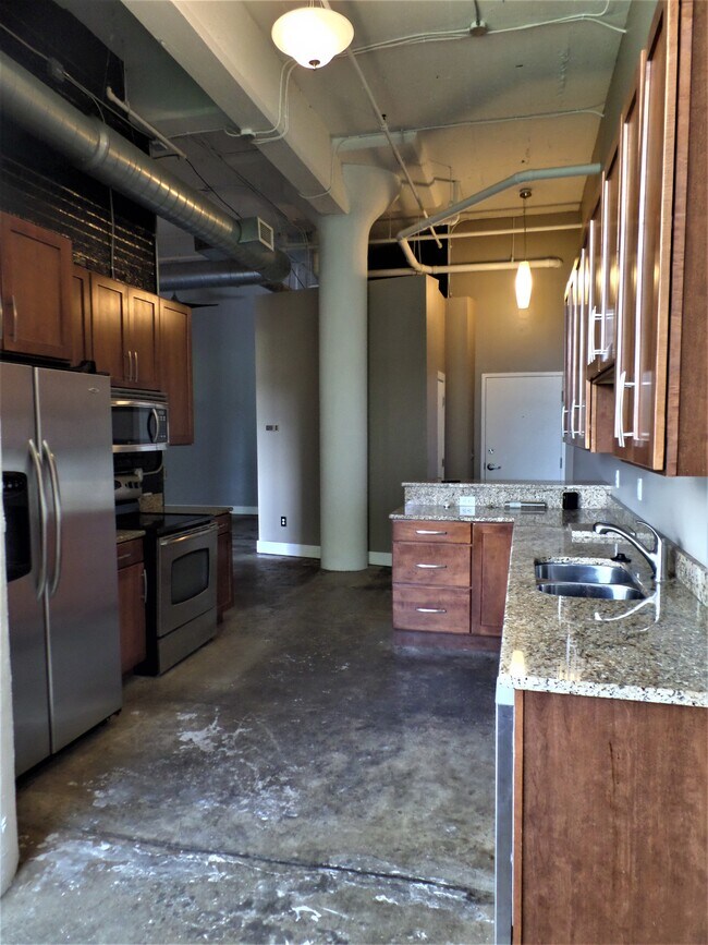 Kitchen - 8205 Franklin Blvd Unit 2