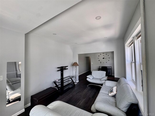 Photo - 645 E Beech St Unidad 2