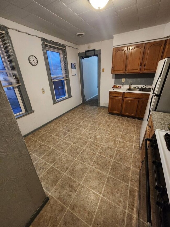 Photo - 710 E 13th St Unit Apt. B