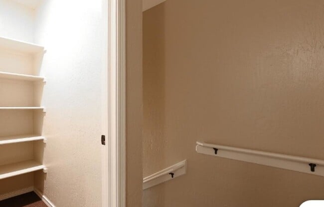 Photo - Center Way Apartments Townhomes Unidad A