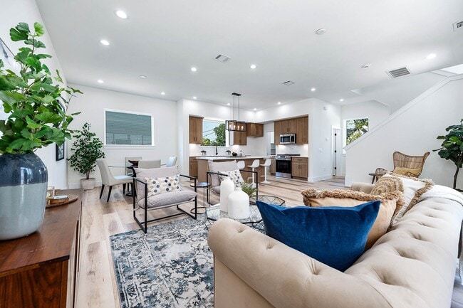 Photo - 3209 St Emanuel St