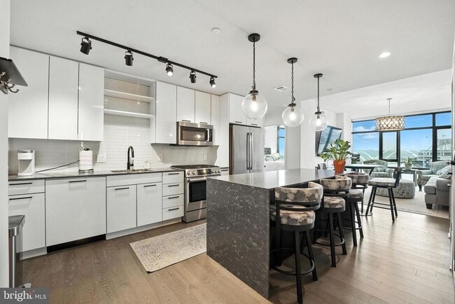 Photo - 70 N St SE Unit N913