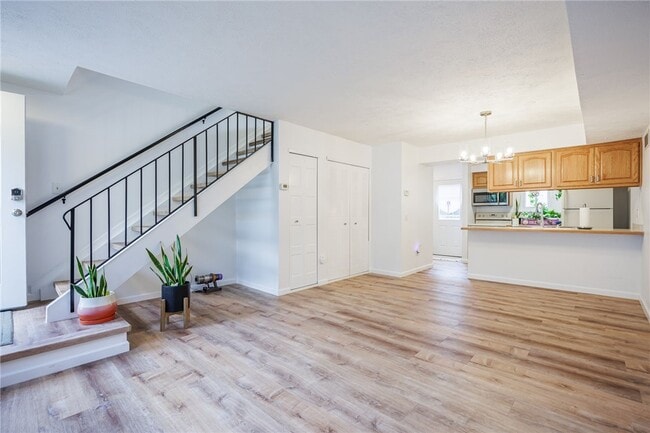 678 Eastbrooke Ln