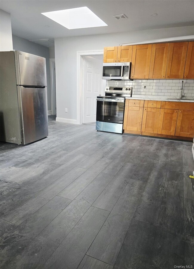 Photo - 211-45 Jamaica Ave