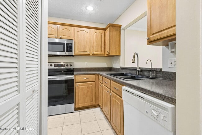 7623 Baymeadows Cir W Unit 2012