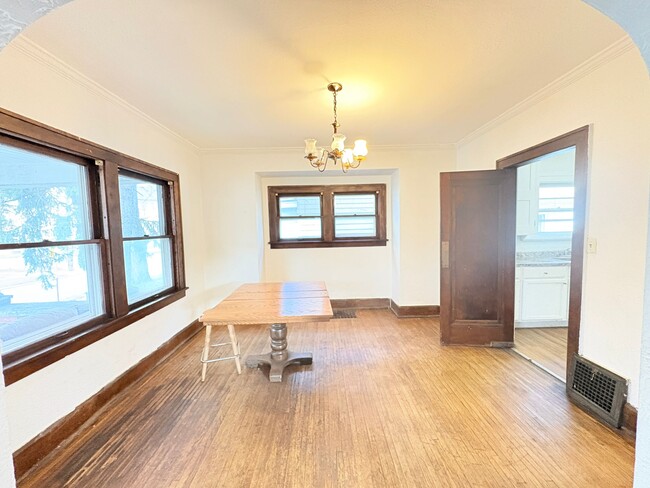 Photo - 1907 Oakwood Ave