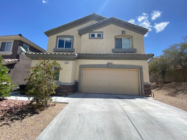 Building Photo - Gorgeous two story 4 bedroom family home! Upstairs there is a spacious loft and downstairs there ...