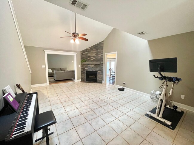 Photo - 132 Menzel St