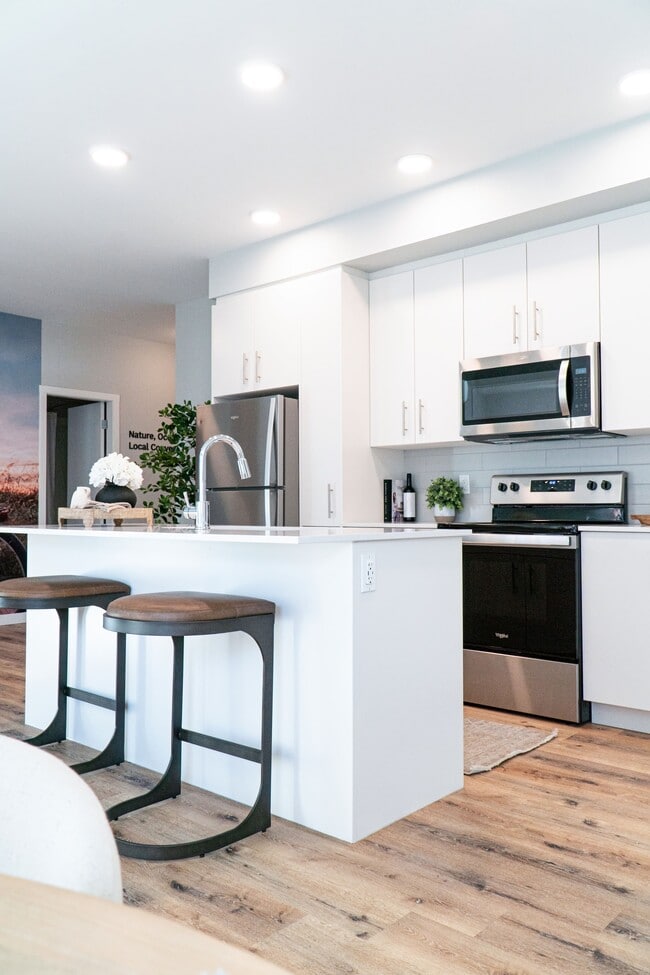 Building Photo - Marakai Colwood