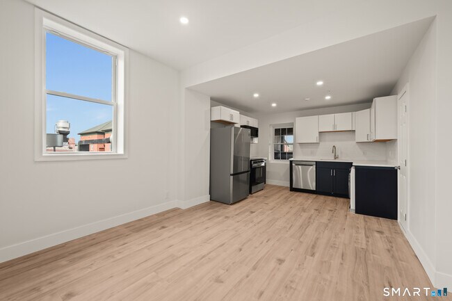 542 Main St Unit 3B