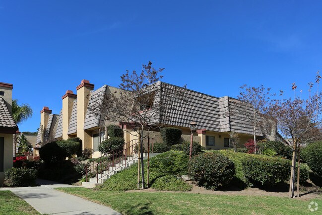 Photo - Wood Glen Apartments
