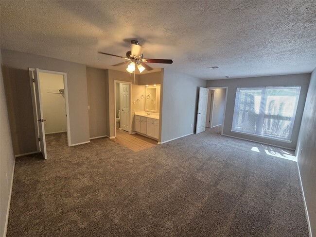 Photo - 16506 Forest Bend Ave