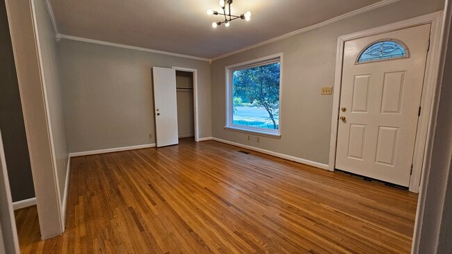 Living Room - 2901 Lee Ave Unit 2901