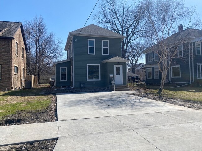 Building Photo - Beautiful 4 Bed 1.5 Bath Home in Moorhead
