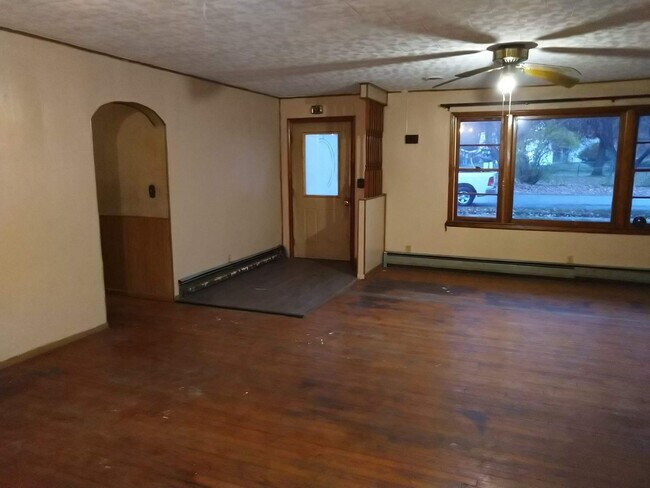 3 bedroom 2 bath 1-story - 3 bedroom 2 bath 1-story House