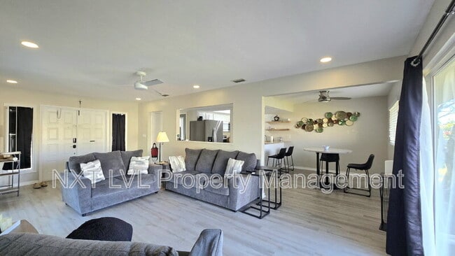 Photo - 4279 Island Cir Unit B