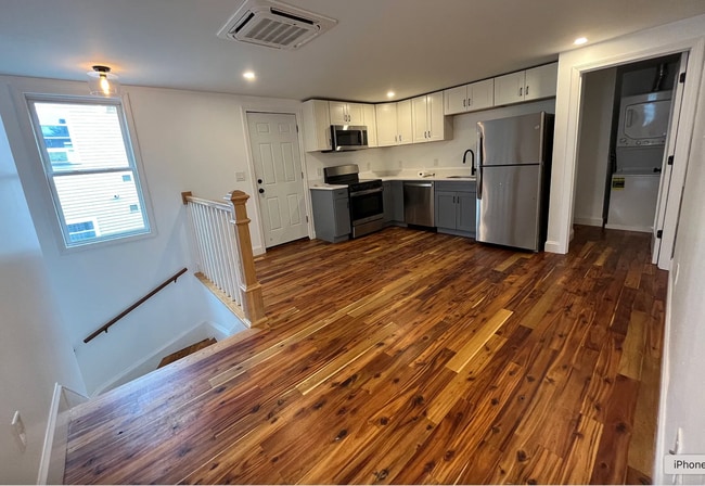 Building Photo - 305 Carter St Unit 305