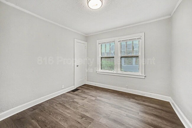 Photo - 5114 Brooklyn Ave